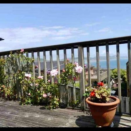 Fantastic Spacious House With Beautiful Panoramic Views Of The Bay Only A Few Minutes Walk From Beach Harbour And Restaurants This House Has 3 Bedrooms 3 Bathrooms And 2 Lovely Sitting Rooms Lyme Regis Exterior photo