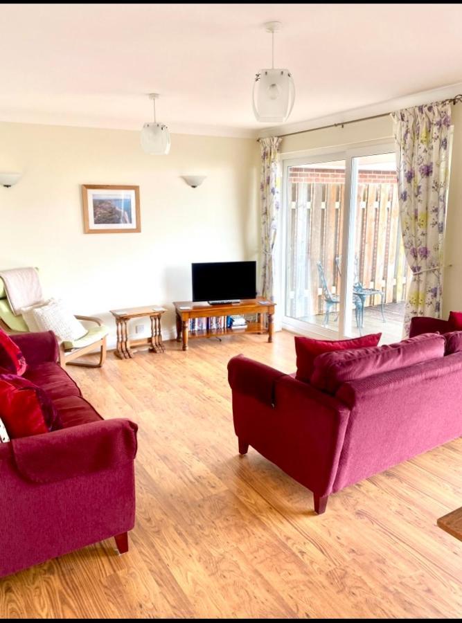 Fantastic Spacious House With Beautiful Panoramic Views Of The Bay Only A Few Minutes Walk From Beach Harbour And Restaurants This House Has 3 Bedrooms 3 Bathrooms And 2 Lovely Sitting Rooms Lyme Regis Exterior photo